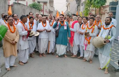 श्री चैतन्य महाप्रभु राधा माधव मंदिर(श्री चैतन्य गौड़ीय मठ), द्वारा कार्तिक (दामोदर) मास के उपलक्ष में प्रतिदिन निकली जा रही प्रभात फेरिया की श्रृंखला में  नौवीं  प्रभात फेरी अश्विनी अग्रवाल, पुनीत अग्रवाल निवास स्थान न्यू हरदेव नगर से निकाली गई