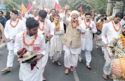 श्री चैतन्य महाप्रभु राधा माधव मंदिर(श्री चैतन्य गौड़ीय मठ), द्वारा कार्तिक (दामोदर) मास के अवसर पर प्रतिदिन निकली जा रही प्रभात फेरियो की श्रृंखला में  26वीं प्रभातफेरी प्राणनाथ चड्ढा, महेश चड्ढा, अमित चड्ढा, अनुराग चड्ढा, के निवास स्थान मॉडल टाउन से निकाली गई।