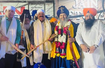 श्री गुरु नानक देव जी के प्रकाश पर्व को समर्पित एक विशाल शौभायात्रा निकाली गई