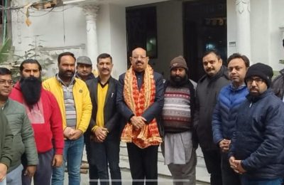 केबिनेट मंत्री मोहिंदर भगत ने किया मंदिर पर लैंटर डालने का शुभारंभ