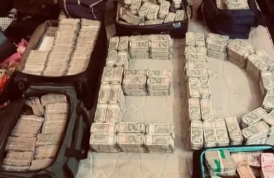 नगर निगम अधिकारी के घर पर छापेमारी, मुंबई से एक बड़ा घोटाला आया सामने