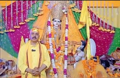 दिव्य हवन यज्ञ के उपरांत मां बगलामुखी जयंती के उपलक्ष्य में झड़े की रस्म बड़े श्रद्धापूर्वक नवजीत भारद्वाज जी ने धाम में उपस्थित मां भक्तों के साथ अदा की।