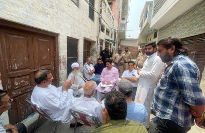 विधायक रमन अरोड़ा ने कृष्ण नगर में लोगो से कि मुलाकात