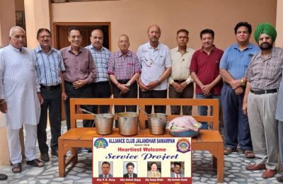 अलायंस क्लब जालंधर समर्पण ने पिंगलवाड़ा मखदुमपुरा में लगाया लंगर*