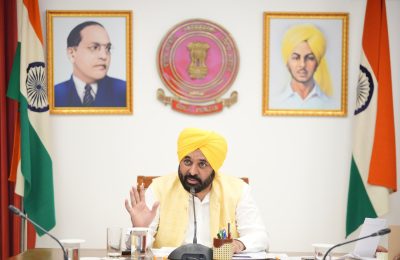 सहकारी बैंकों के कामकाज में बड़े सुधार लाने के लिए मुख्यमंत्री भगवंत सिंह मान ने आज इन बैंकों के डिफाल्टर खाताधारकों से वसूली करने की प्रक्रिया तेज करने के हुक्म दिए ताकि खेती और सहायक व्यवसायों में ऋण देने में कोई मुश्किल पेश न आए।