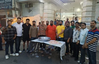 राधे कृष्ण नोजवान सभा ने केक काटकर मनाया मातृ दिवस,लगाया लंगर