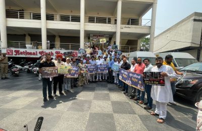 विधायक रमन अरोड़ा ने अपने हल्के के सभी पार्षद वार्ड इंचार्ज ओर ब्लॉक प्रधान के साथ नशा मुक्त पंजाब की शुरुवात की