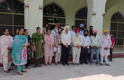 ਮਿਤੀ 19 ਮਈ ਨੂੰ ਦਿਨ ਸੋਮਵਾਰ ਨੂੰ ਅਕਾਲ ਡਿਗਰੀ ਕਾਲਜ ਮਸਤੂਆਣਾ ਸਾਹਿਬ ਵਿਖੇ ਦਿੱਲੀ ਬਾਰਡਰ ਸ਼ਹੀਦ ਕਿਸਾਨ ਮਜ਼ਦੂਰ ਪਰਿਵਾਰਾਂ ਦੀ ਮੀਟਿੰਗ ਸ. ਜਸਵੰਤ ਸਿੰਘ ਖਹਿਰਾ ਸਕੱਤਰ ਅਕਾਲ ਕਾਲਜ ਕੌਂਸਲ ਗੁਰਸਾਗਰ ਮਸਤੂਆਣਾ ਸਾਹਿਬ ਦੀ ਯੋਗ ਅਗਵਾਈ ਹੇਠ ਕੀਤੀ ਗਈ