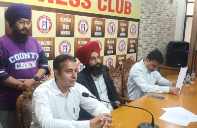 ਇੱਕ ਵਕੀਲ ਦੁਆਰਾ ਉਸ ਦੀ ਭੈਣ ਦੇ ਨਾਲ ਲੁੱਟ ਖੋਹ ਦੀ ਵਾਰਦਾਤ ਬਾਰੇ ਇੱਕ ਪ੍ਰੈਸ ਕਾਨਫਰਸ ਕੀਤੀ ਗਈ