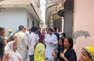 संतोषी नगर और अमरीक नगर के लोगो को आ रही समस्याएं सुनी – विधायक रमन अरोड़ा