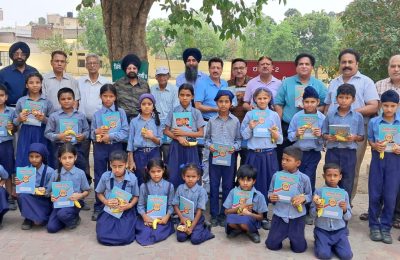 अलायंस क्लब जालंधर समर्पण ने  दोआबा खालसा सीनियर सेकेंडरी स्कूल में स्टेशनरी भेंट की*