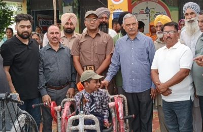 ਕੇ.ਐੱਲ ਚਾਂਦ ਵੈਲਫੇਅਰ ਟਰੱਸਟ ਨੇ ਸਕੂਲੀ ਵਿਦਿਆਰਥੀ ਸਮੇਤ ਦੋ ਲੜਵੰਦਾਂ ਨੂੰ ਭੇਂਟ ਕੀਤੀਆਂ ਟਰਾਈ ਸਾਇਕਲਾਂ