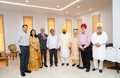 ਪੰਜਾਬ ਦੇ ਰਾਜਪਾਲ ਨੇ ਮੁੱਖ ਮੰਤਰੀ ਭਗਵੰਤ ਸਿੰਘ ਮਾਨ ਦੀ ਮੌਜੂਦਗੀ ਵਿੱਚ ਪੀ.ਪੀ.ਐਸ.ਸੀ. ਚੇਅਰਮੈਨ ਨੂੰ ਸਹੁੰ ਚੁਕਾਈ
