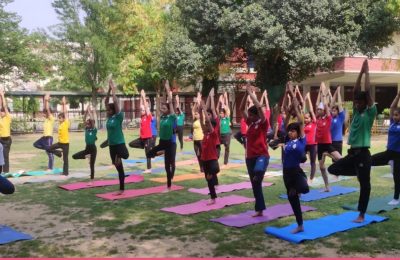 स्वस्थ जीवन की ओर कदम — एपीजे स्कूल में मनाया गया योग दिवस