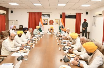 कर्ज माफी योजना केवल एक योजना नहीं है, बल्कि  भाईचारे के सम्मान को बहाल करने, न्याय प्रदान करने और नई शुरुआत के लिए अवसर प्रदान करेगी*