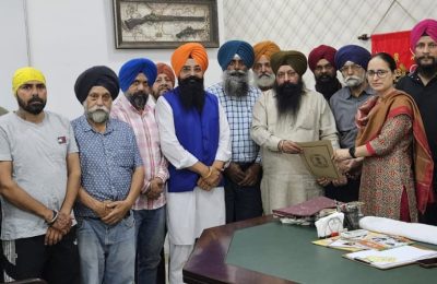 ਸਿੱਖ ਤਾਲਮੇਲ ਕਮੇਟੀ”  ਵੱਲੋਂ (ਘੱਲੂਘਾਰਾ) ਰੋਸ ਮਾਰਚ ਦੇ ਸੰਬੰਧ ਵਿੱਚ ਪੁਲਿਸ ਕਮਿਸ਼ਨਰ ਧਨਪ੍ਰੀਤ ਕੌਰ ਨਾਲ ਕੀਤੀ ਗਈ ਮੀਟਿੰਗ।