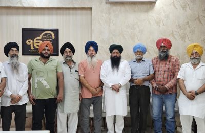 ਜੋਧਾ ਵੀਰ ਖਾਲਸਾ ਗਤਕਾ ਅਖਾੜਾ ਸ਼੍ਰੀ ਅੰਮ੍ਰਿਤਸਰ ਵਾਲੇ ਗਤਕੇ ਦੇ ਜੋਹਰ ਦਿਖਾਉਣਗੇ ।
