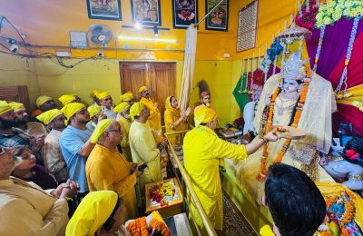 परमात्मा जर्रे-जर्रे में समाया- नवजीत भारद्वाज*
