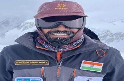 माउंट एल्ब्रुस की चोटी पर तीसरी बार तिरंगा फहराएंगे नरेंद्र यादव