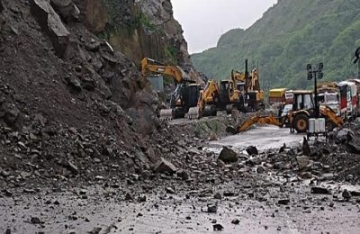 लगातार हो रही भारी बारिश ने जनजीवन किया अस्त-व्यस्त पढे