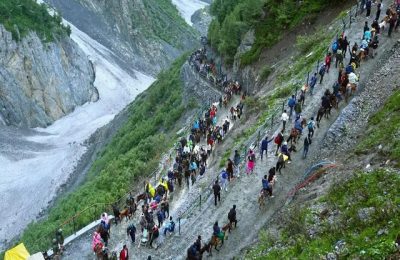 भारी बारिश के चलते अमरनाथ यात्रा स्थगित