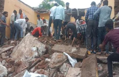 स्कूल की छत गिरने से हुआ दर्दनाक हादसा