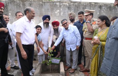 ਮਾਨਯੋਗ ਗਵਰਨਰ ਪੰਜਾਬ ਨੇ “ਸਾਥੀਓ ਜਾਗੋ ਨਸ਼ੇ ਤਿਆਗੋ” ਪ੍ਰੋਗਰਾਮ ਵਿੱਚ ਮੁੱਖ ਮਹਿਮਾਨ ਤੌਰ ਤੇ ਕੀਤੀ ਸਿਰਕਤ