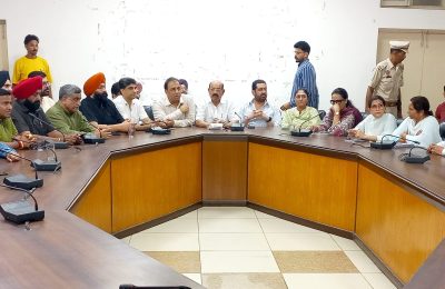 पंजाब सरकार के कैबिनेट मंत्री महिंदर भगत हल्का इंचार्ज नितिन कोहली हल्का इंचार्ज दिनेश ढल  इंप्रूवमेंट ट्रस्ट के चेयरमैन राजविंदर कौर थियारा एवं GST विभाग के उच्च अधिकारियों के साथ व्यापारियों की दुसरे चरण की मीटिंग हुई