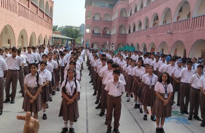 छात्रों की सुरक्षा को ध्यान में रखते हुए यातायात नियमों की जानकारी और निर्देश प्रदान करने के लिए एपीजे स्कूल मॉडल टाउन, जालंधर में एक सत्र का आयोजन*