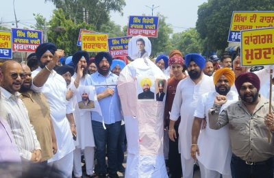 ਕਾਂਗਰਸ ਤੇ ਆਪ ਦੋਵੇਂ ਆਪਣੇ ਸਿਆਸੀ ਫਾਇਦੇ ਲਈ  ਬੇਅਦਬੀ ਮਾਮਲੇ ‘ਚ ਕਰ ਰਹੇ ਸਿਆਸਤ: ਅਕਾਲੀ ਦਲ