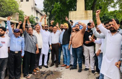 ਅੱਜ ਕਾਂਗਰਸ ਪਾਰਟੀ ਵਲੋ ਸਿਵਲ ਹਸਪਤਾਲ ਦੇ ਬਾਹਰ ਪੰਜਾਬ ਦੇ ਸਿਹਤ ਮੰਤਰੀ ਦਾ ਪੁਤਲਾ ਫੂਕ ਪ੍ਰਦਰਸ਼ਨ ਕੀਤਾ ਗਿਆ