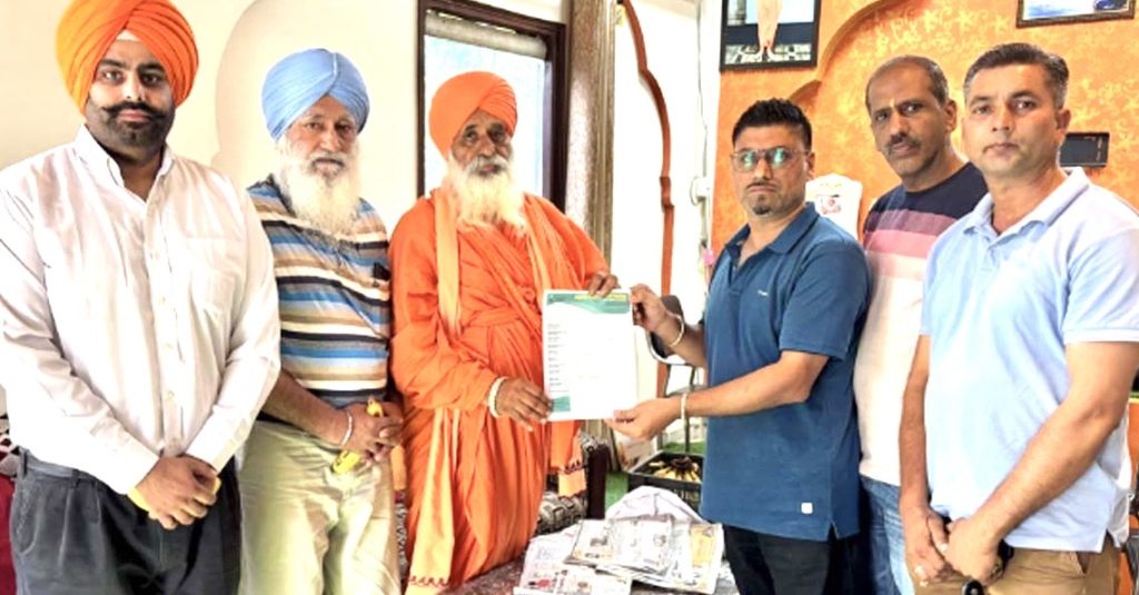 ग्रो-ग्रीन संस्था के सदस्यों ने राज्यसभा सदस्य संत सीचेवाल से की भेंट