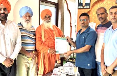 ग्रो-ग्रीन संस्था के सदस्यों ने राज्यसभा सदस्य संत सीचेवाल से की भेंट