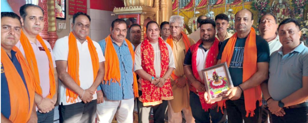 शिव मन्दिर पक्का बाग में नतमस्तक हुई लायंस क्लब फगवाड़ा सिटी की नई टीम