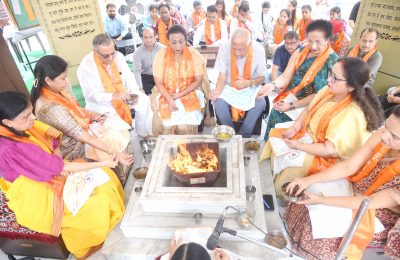एच.एम.वी. में नव सत्र के शुभारंभ हेतु हवन का आयोजन