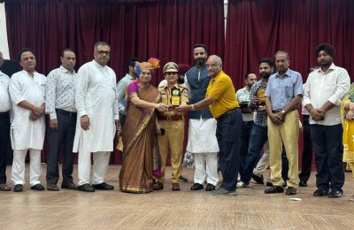 फगवाड़ा के प्रसिद्ध समाज सेवक रमन नेहरा को 15 अगस्त 2025 शुक्रवार को आम आदमी पार्टी के हलका इंचार्ज हरनूर सिंह हजरी मान, स्थानीय पंजाब सरकार द्वारा समाजसेवा करने के लिए सम्मानित किया गया