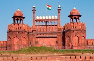 लाल किले में जबरन घुसने की कोशिश करते हुए बांग्लादेशी नागरिक गिरफ्तार