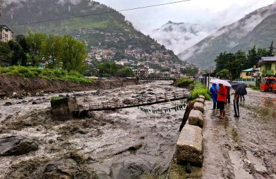 चंबा में फंसे मणिमहेश यात्रा पर गए हजारों तीर्थयात्री