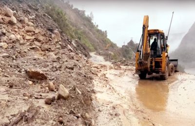 जगह-जगह भूस्खलन से चंडीगढ़-मनाली हाईवे बंद