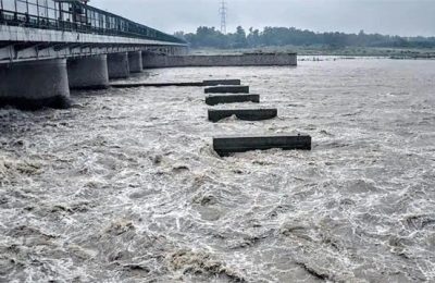यमुना का जलस्तर खतरे के निशान के पार, बने बाढ़ जैसे हालात