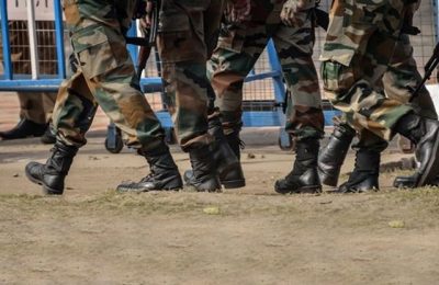 भारी मात्रा में बरामद हुए हथियार और गोला-बारूद