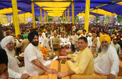मजीठा में आम आदमी पार्टी को मिली बड़ी मजबूती! दर्जनों सरपंच पार्टी में शामिल*