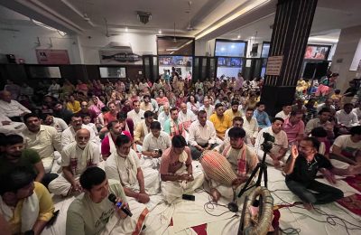 श्री चैतन्य महागुरु राधा माधव मंदिर प्रताप बाग में चल रहे पांच दिवसीय श्री श्री राधा माधव जी के झूला महोत्सव के तीसरे दिन मंदिर प्रांगण में भक्तिभाव और उल्लास का अद्भुत संगम देखने को मिला