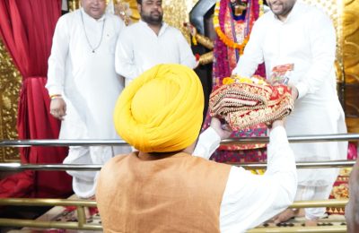 मंदिर में चल रहे विकास की समीक्षा करने के लिए प्रबंधक कमेटी से की बैठक