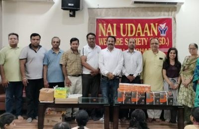 नई उड़ान संस्था ने छात्रावास में दिए पंखे