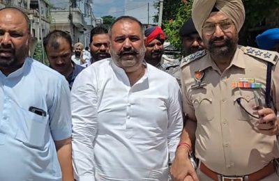 पूर्व सांसद सुशील रिंकू आदमपुर में केंद्र सरकार की योजनाओं को लेकर जागरुकता कैंप लगाने पहुंचे*
