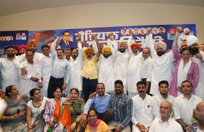 ਅੱਜ ਜਿਲਾ ਕਾਂਗਰਸ ਕਮੇਟੀ ਜਲੰਧਰ ਸ਼ਹਿਰੀ ਅਤੇ ਦਿਹਾਤੀ ਵਲੋ ਸੰਵਿਧਾਨ ਬਚਾਓ ਰੈਲੀ ਕੀਤੀ ਗਈ ਜਿਸ ਵਿੱਚ ਪੰਜਾਬ ਕਾਂਗਰਸ ਦੇ ਪ੍ਰਧਾਨ ਅਮਰਿੰਦਰ ਸਿੰਘ ਰਾਜਾ ਵੜ੍ਹਿੰਗ ਅਤੇ ਪੰਜਾਬ ਦੇ ਸਾਬਕਾ ਮੁੱਖ ਮੰਤਰੀ ਅਤੇ ਸਾਂਸਦ ਚਰਨਜੀਤ ਸਿੰਘ ਚੰਨੀ ਨੇ ਵਿਸ਼ੇਸ਼ ਤੌਰ ਤੇ ਸ਼ਿਰਕਤ ਕੀਤੀ