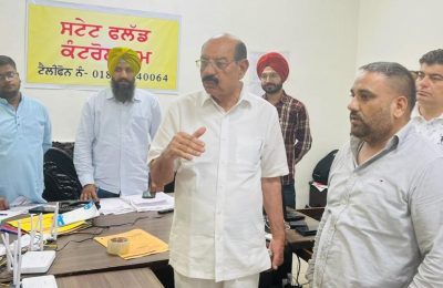 कैबिनेट मंत्री मोहिंदर भगत ने किया प्रदेश स्तरीय बाढ़ सेंटर का दौरा, कहा बड़ी संख्या में लोगों को मिल रहा है इससे लाभ