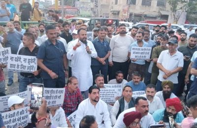 वेस्ट सब डिवाजन पुलिस अधिकारियों की गलत कारगुज़ारी की वजह मजबूरी मे धरना लगाया-अशोक सरीन हिक्की