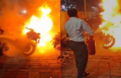 मुंबई के दादर रेलवे स्टेशन के पास  लगी आग
